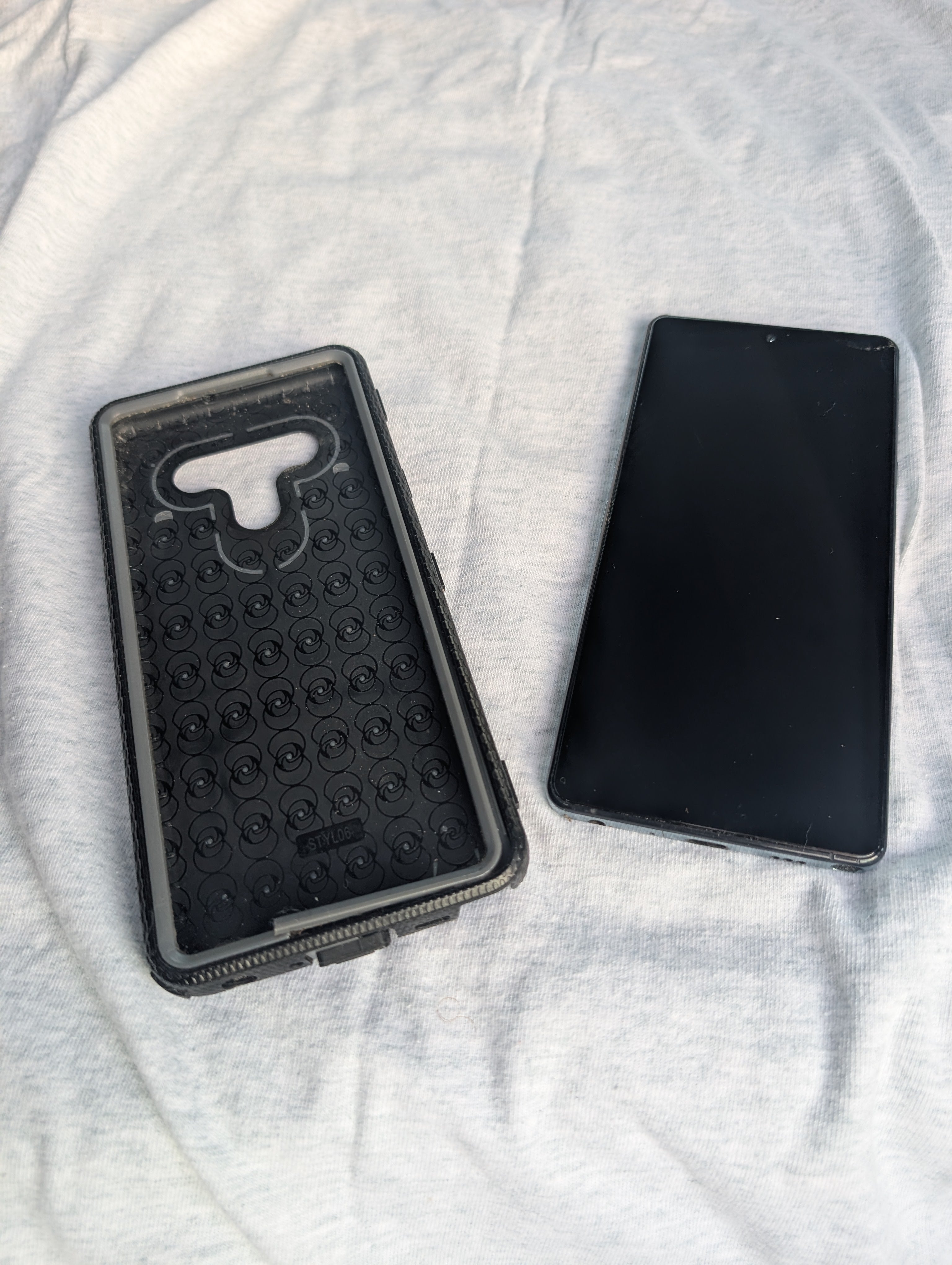 LG Stylo 6 LM-Q730TM 64GB White  Smartphone with case