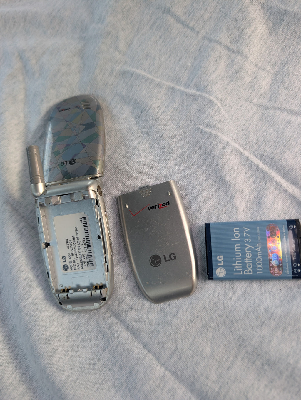 LG VX3300 - Blue and Black ( Verizon ) Cellular Flip Phone