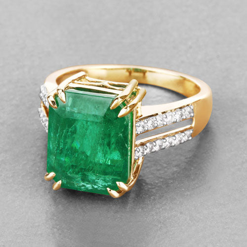 IGI Certified 8.49 Carat Genuine Zambian Emerald and White Diamond 14K Yellow Gold Ring