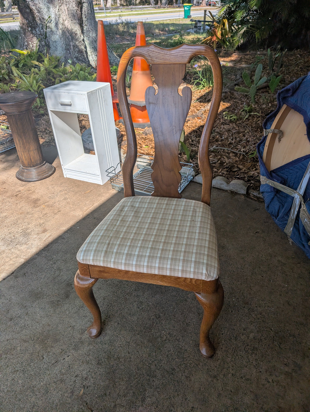Vintage Thomasville dining table with two leaves and six chairs