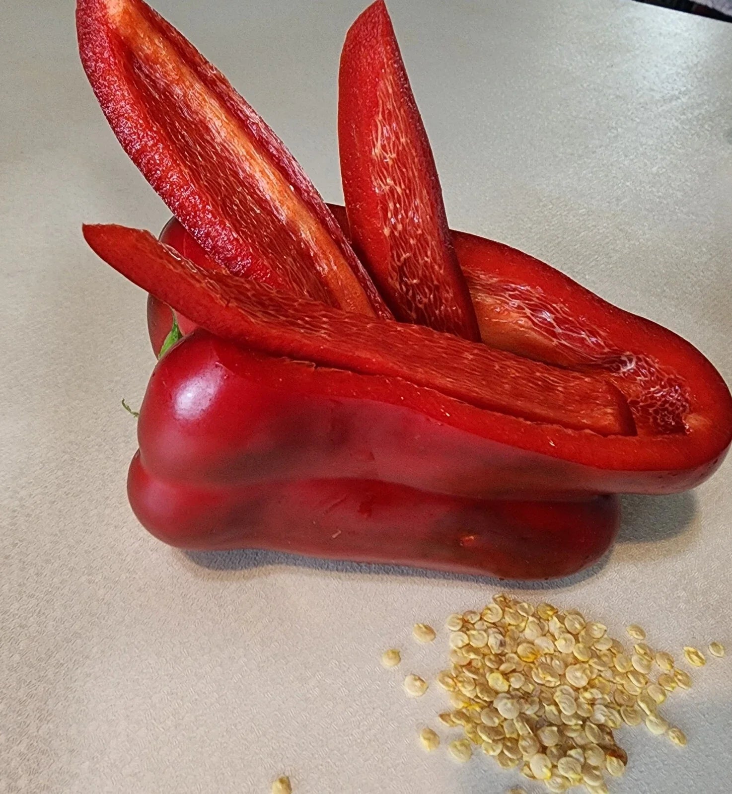 Sweet Red Bell Pepper Seeds, Heirloom, NON-GMO, 100 Count, Capsicum annuum